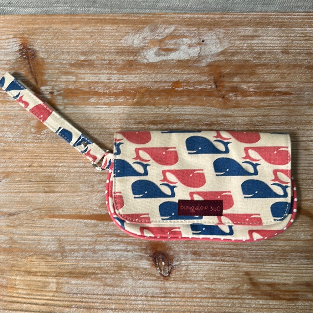 Bungalow 360 wristlet with pink and blue whales